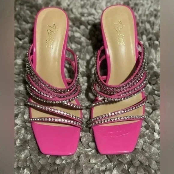 Thalia Sodi Shoes - Thalia Sodi Star studded ⭐️ Women’s size 8US